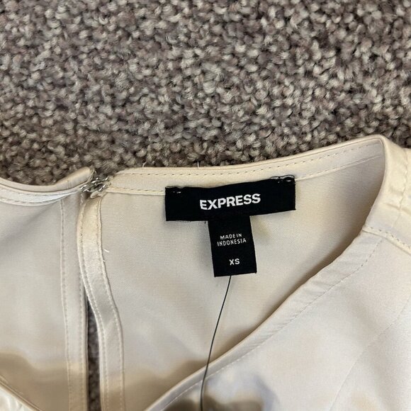 Express Womens Satin Long Sleeve Pleated Gramercy Tee Sandshell Size XS NWT $54 - Picture 14 of 16